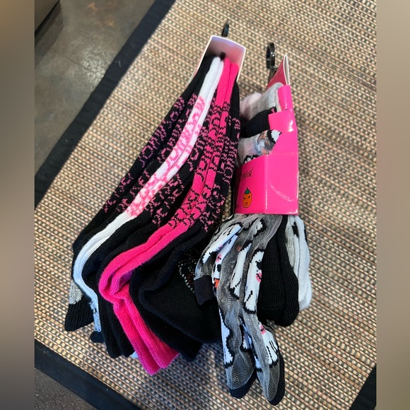 Betsey Johnson NWT 8 Pairs of Spooky Assortment of Halloween Ghost Skulls Socks - Picture 3 of 4